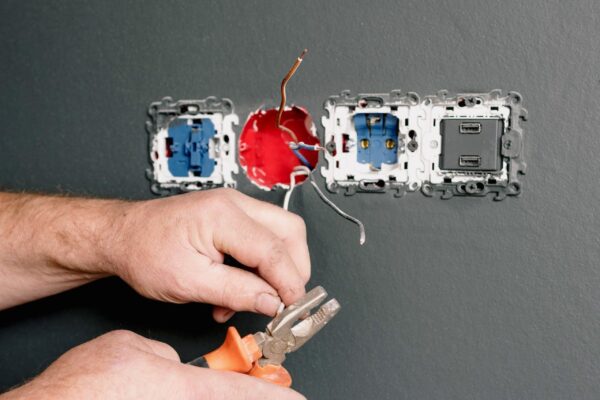Hvorfor det er en smart idé at blive elektriker